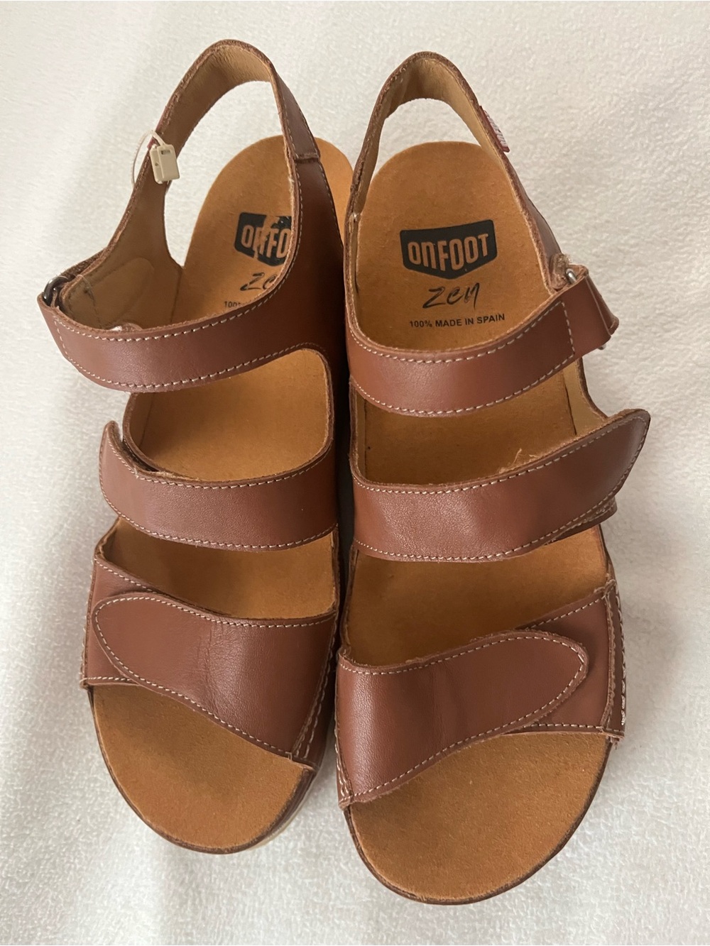 NWT 3-strap adjustable leather sandals
